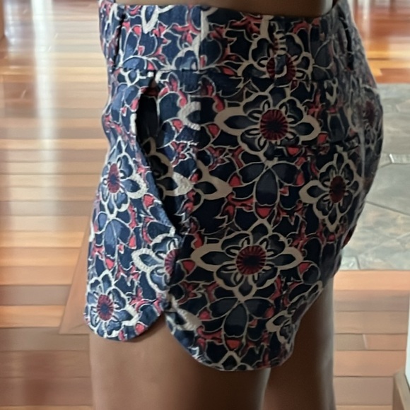 Ann Taylor Loft the Riviera Floral Patterned Shorts - Picture 2 of 7